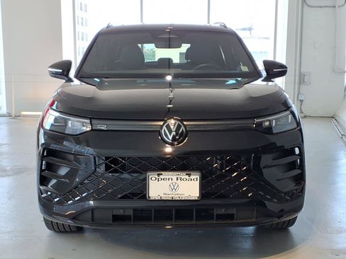 Used 2026 Volkswagen Tiguan SE R-Line AWD/4WD image 2