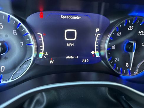 Used 2024 Chrysler Pacifica Touring-L image 18