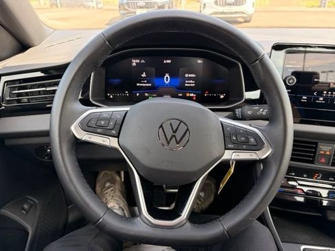 Used 2025 Volkswagen Jetta Sport FWD image 17