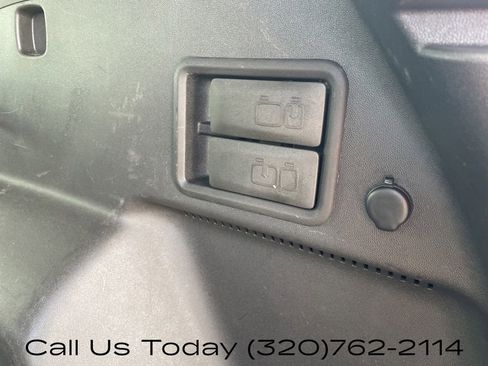 Used 2020 Chevrolet Equinox LT FWD image 34
