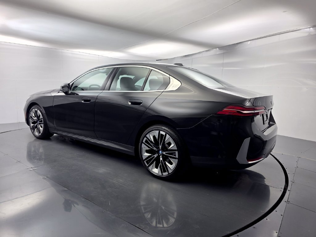 Certified 2024 BMW 530i w/ Premium Package RWD image 4