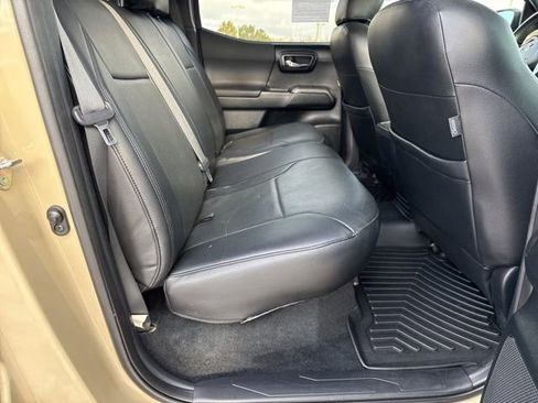 Used 2017 Toyota Tacoma TRD Sport w/ Tow Package image 20