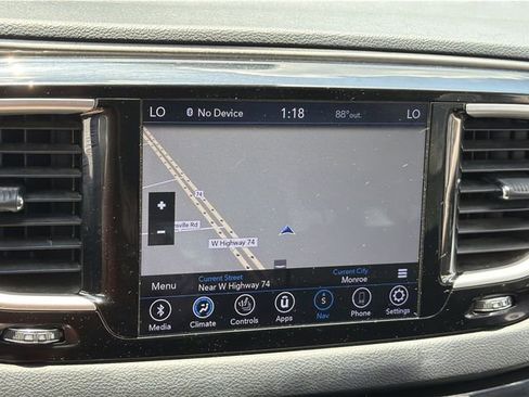 Used 2020 Chrysler Pacifica Touring w/ Advanced Safetytec Group FWD image 24