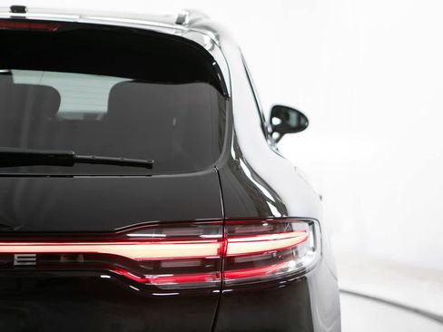 Certified 2026 Porsche Macan AWD/4WD image 21