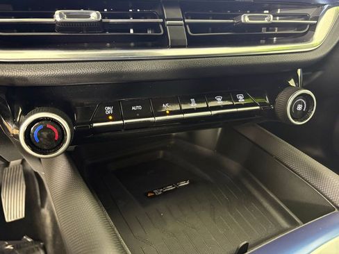 Used 2025 Chevrolet Equinox EV LT w/ Convenience Package image 35