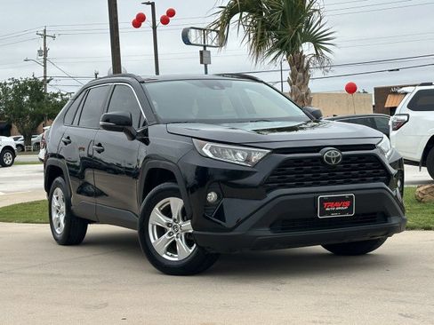 Used 2020 Toyota RAV4 XLE w/ Convenience Package FWD image 3