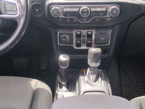 Used 2019 Jeep Wrangler Unlimited Sahara AWD/4WD image 20
