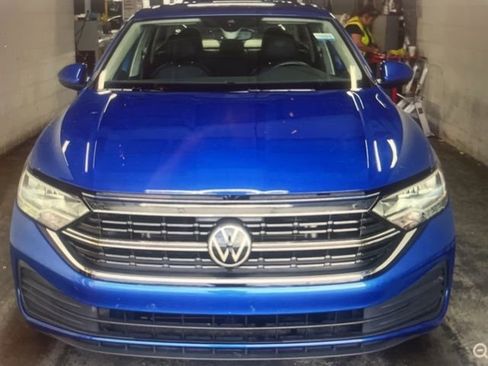 Used 2023 Volkswagen Jetta SE FWD image 6