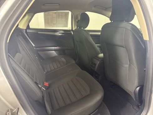 Used 2019 Ford Fusion SE image 5