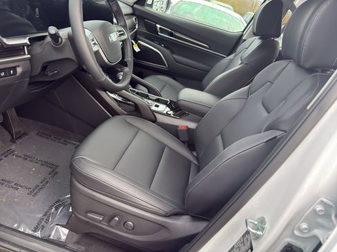 New 2025 Kia Telluride S image 10
