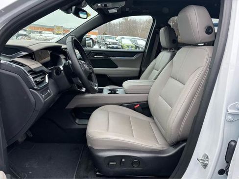 Used 2025 GMC Acadia Elevation w/ Elevation Premium Package image 19