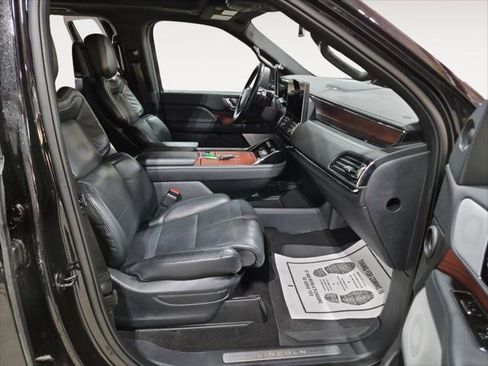 Used 2022 Lincoln Navigator Reserve image 17