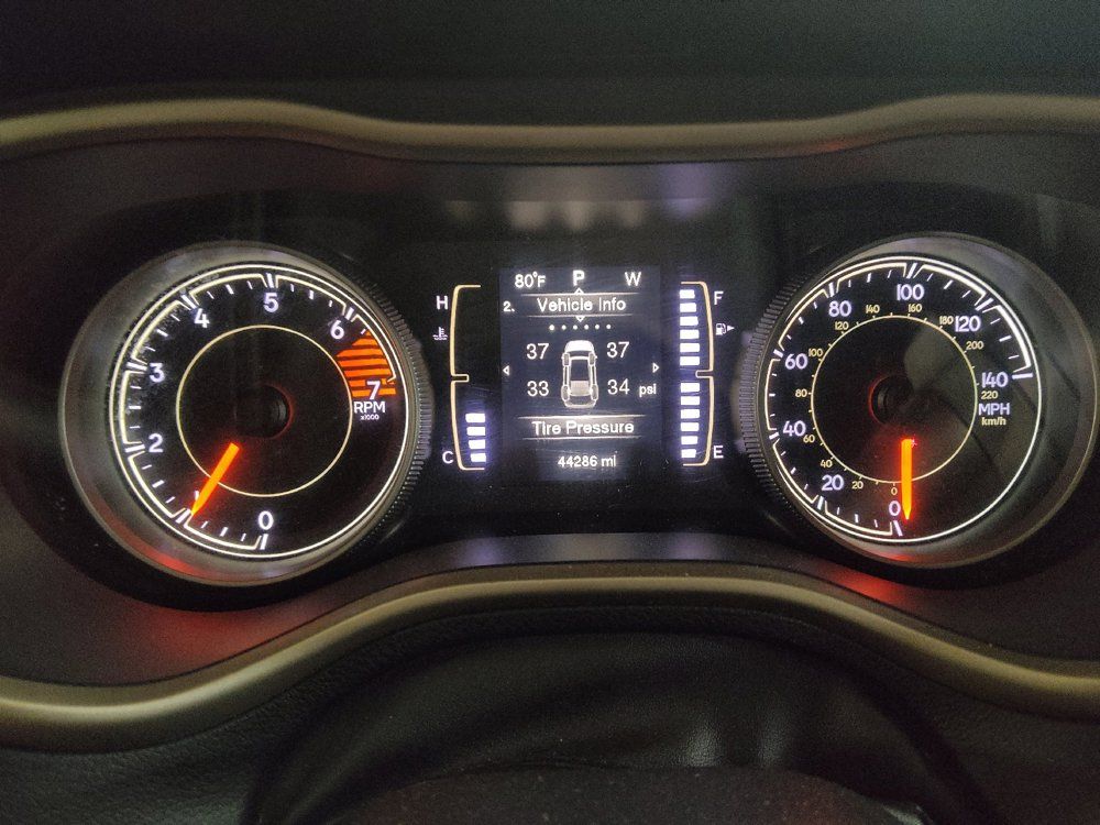 Used 2016 Jeep Cherokee Latitude FWD image 23