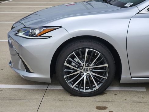 Used 2025 Lexus ES 350 w/ Premium Package image 8
