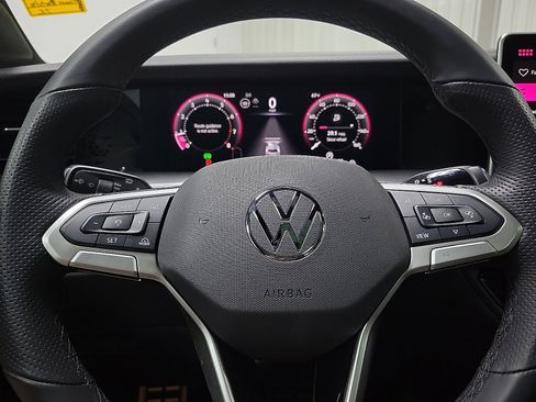 Used 2025 Volkswagen Tiguan SE R-Line AWD/4WD image 17