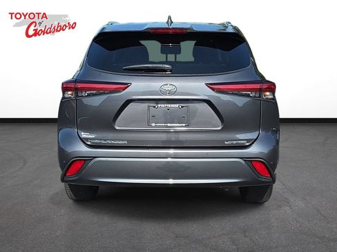 Used 2020 Toyota Highlander Limited FWD image 6