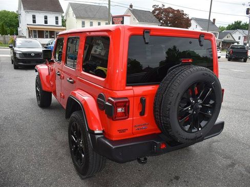 Used 2025 Jeep Wrangler Unlimited Sahara w/ Safety Group AWD/4WD image 6