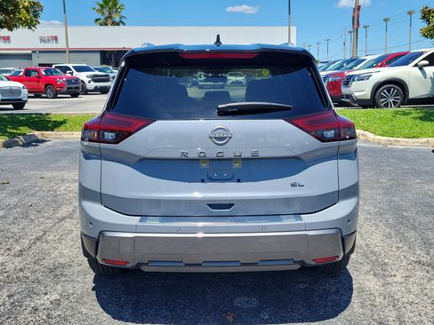 Certified 2024 Nissan Rogue SL FWD image 5