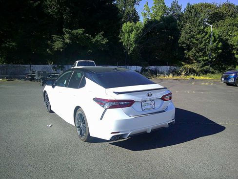 Used 2022 Toyota Camry XSE w/ Navigation Upgrade Package FWD image 3