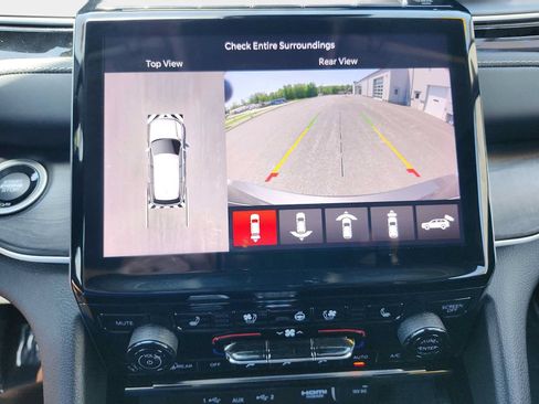 Used 2022 Jeep Grand Cherokee L Limited w/ Luxury Tech Group II AWD/4WD image 14
