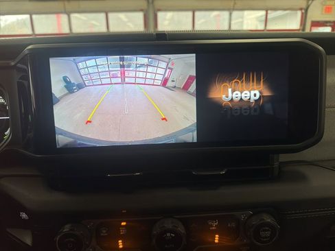 Certified 2025 Jeep Wrangler Unlimited Sahara AWD/4WD image 17