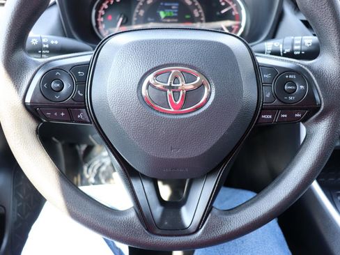 Used 2025 Toyota RAV4 XLE image 27