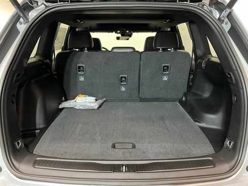 New 2025 Jeep Grand Cherokee Altitude AWD/4WD image 22