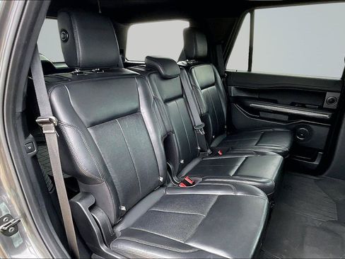 Used 2019 Ford Expedition XLT w/ Equipment Group 202A AWD/4WD image 27