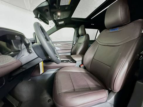 New 2025 Ford Explorer Platinum image 12