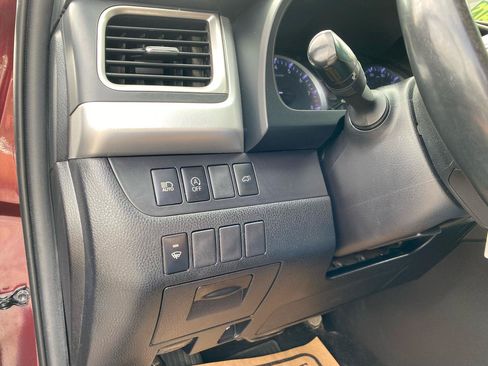 Used 2019 Toyota Highlander Plus FWD image 19