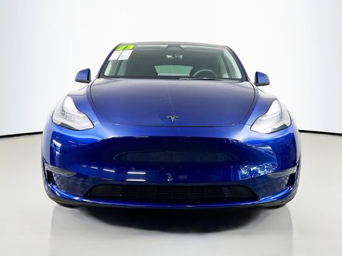 Used 2023 Tesla Model Y Long Range image 11