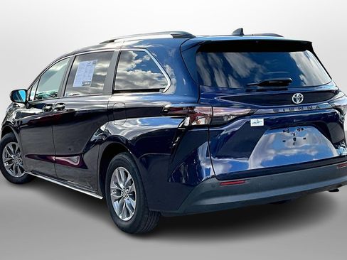Used 2024 Toyota Sienna XLE image 10
