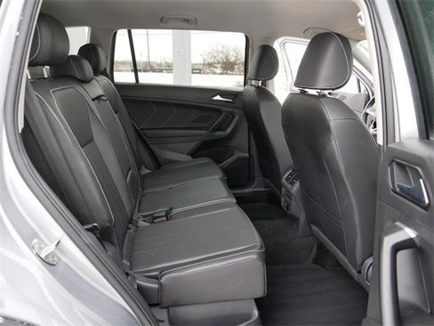 Certified 2024 Volkswagen Tiguan SE image 19