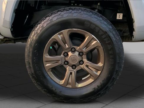Used 2018 Toyota Tacoma TRD Sport w/ Technology Package AWD/4WD image 11