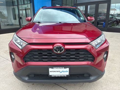 Used 2019 Toyota RAV4 XLE AWD/4WD image 2