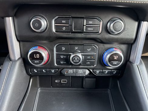 Used 2022 GMC Yukon XL SLT w/ SLT Premium Package image 22