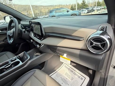 New 2026 Chevrolet Equinox LT w/ Convenience Package II AWD/4WD image 38