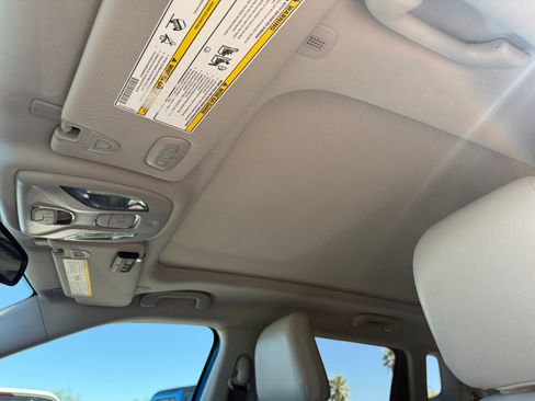 Used 2022 Jeep Compass Latitude w/ Sun and Sound Group AWD/4WD image 18