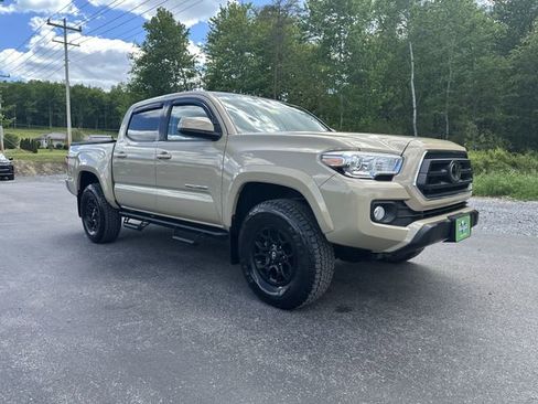 Used 2020 Toyota Tacoma SR5 AWD/4WD image 12