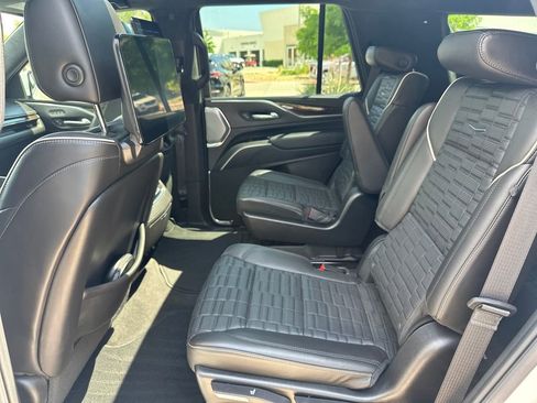 Used 2023 Cadillac Escalade Sport Platinum w/ LPO, ONYX Package AWD/4WD image 31