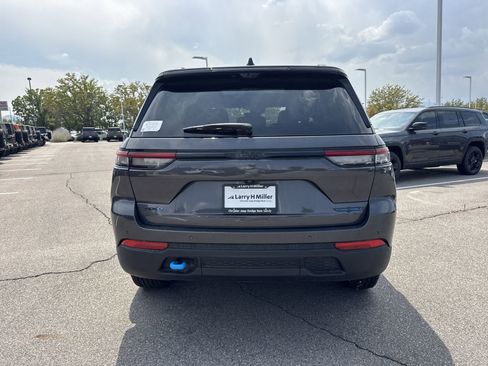 New 2025 Jeep Grand Cherokee Trailhawk w/ Luxury Tech Group III image 7