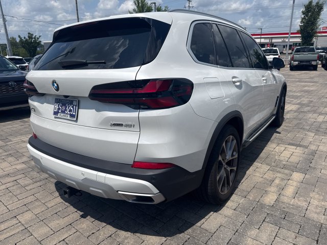 Used 2024 BMW X5 xDrive40i w/ Premium Package AWD/4WD image 4
