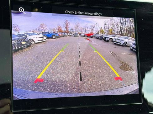 Used 2024 Jeep Grand Cherokee Altitude image 27