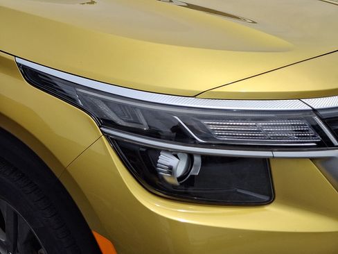 Used 2021 Kia Seltos S AWD/4WD image 12