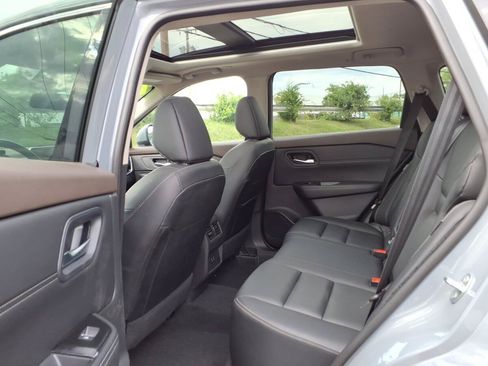 Used 2023 Nissan Rogue SL AWD/4WD image 18