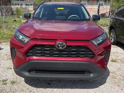 Used 2021 Toyota RAV4 LE FWD image 7
