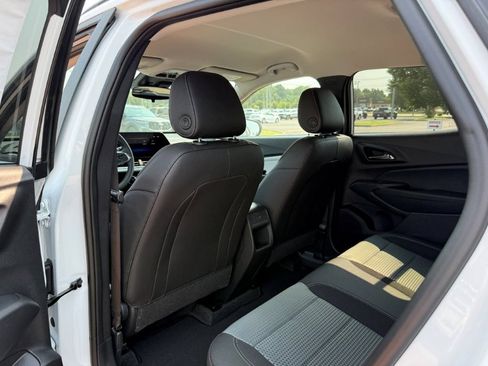 New 2026 Chevrolet Trax LT w/ LT Convenience Package FWD image 12