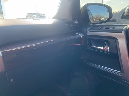 Used 2015 Toyota 4Runner Limited image 11