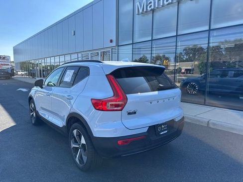Certified 2025 Volvo XC40 B5 Plus AWD/4WD image 3