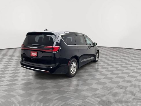 Used 2024 Chrysler Pacifica Touring-L FWD image 37